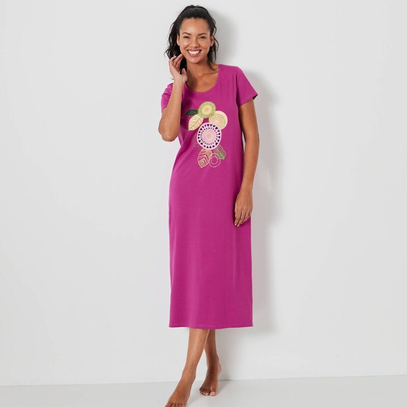 Dlhá nočná košeľa s motívom roziet a krátkymi rukávmi purpurová 058 65217627