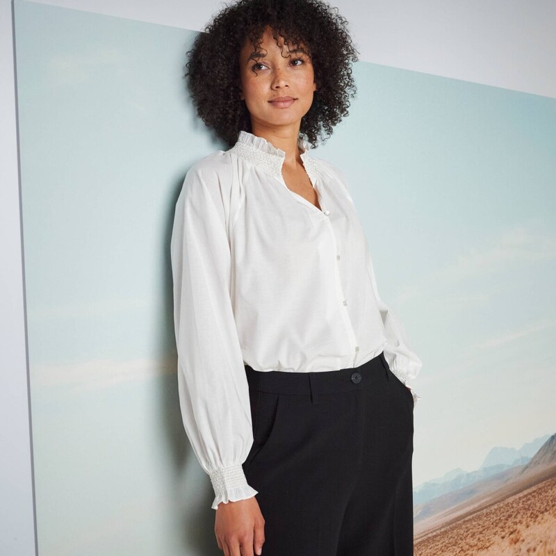 Jednofarebná blúzka so žabkovaním a nazberanými rukávmi ražná 054 65217758