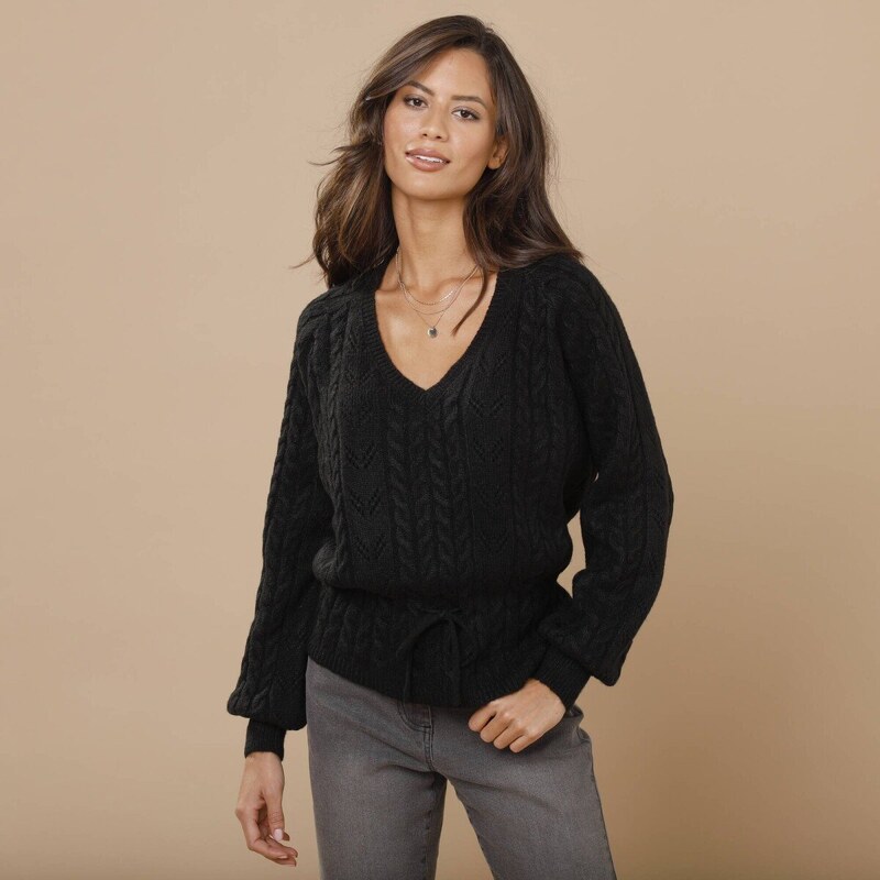 Ažúrový pulóver s výstrihom do V a vrkočovým vzorom čierna 036 56608019