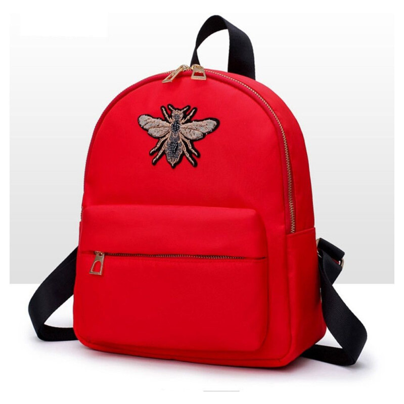 Lifestyle Červený menší batôžtek so čmeliakom 65222466