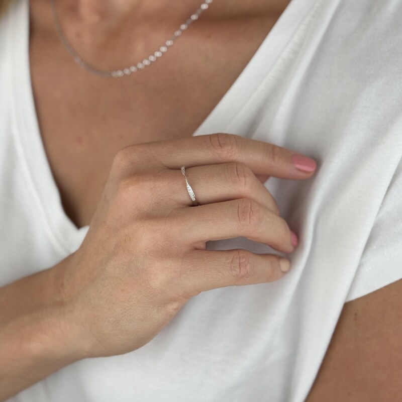 MAJYA Strieborný nastaviteľný prsteň s kamienkom BELLA 10331 64581493