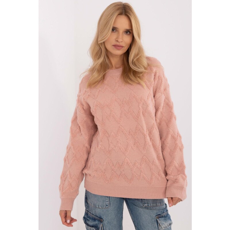 MladaModa Oversize sveter s kosoštvorcovým vzorom model 36161 pudrovo 65291976