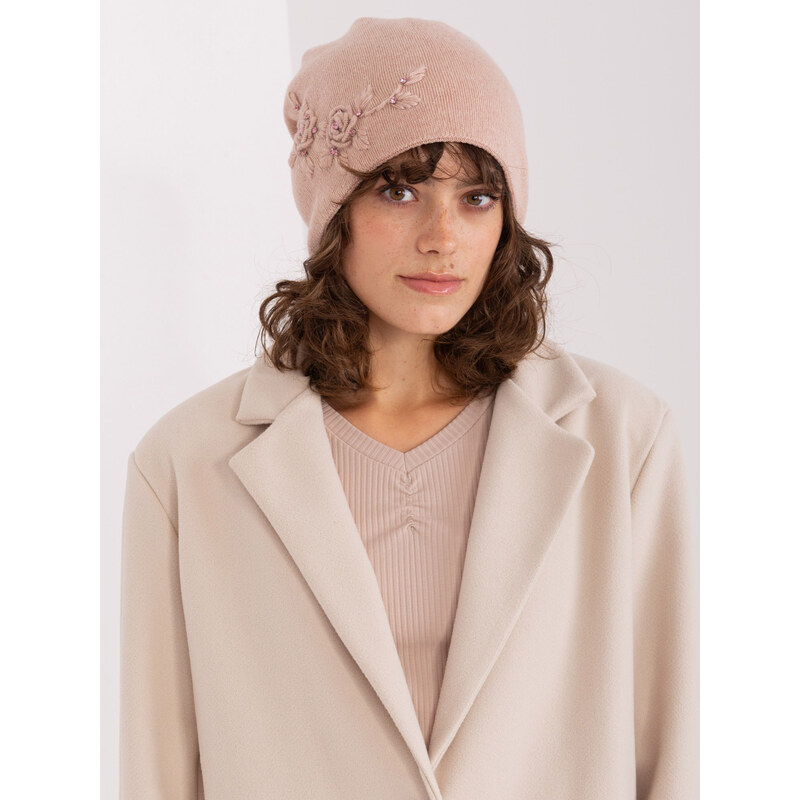 ITALY MODA Svetloružová čiapka s kvetinovou aplikáciou AT-CZ-2329.79 57953690