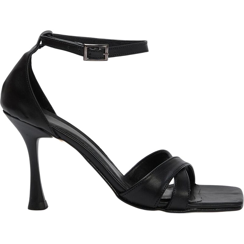 Trendyol Sandále čierna 65892717