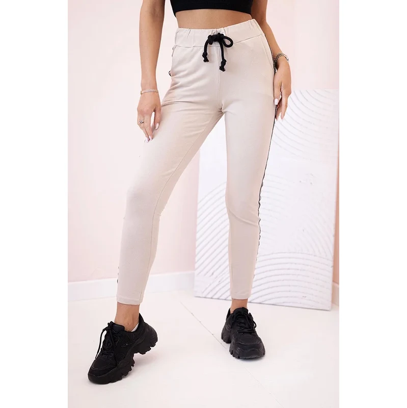 K-Fashion Dámske tepláky s opaskom a šnúrkou na stiahnutie béžové 65720776