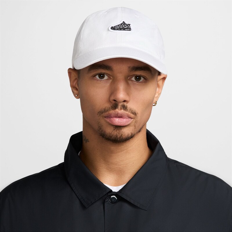 Nike Club Unstructured Patch Cap White - Unisex - Šiltovka Nike - 66359112