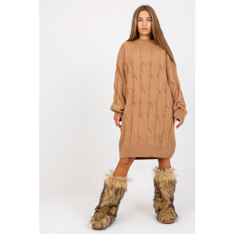 MladaModa Dlhý sveter s vrkočovým vzorom model 29735 farba camel 65463008