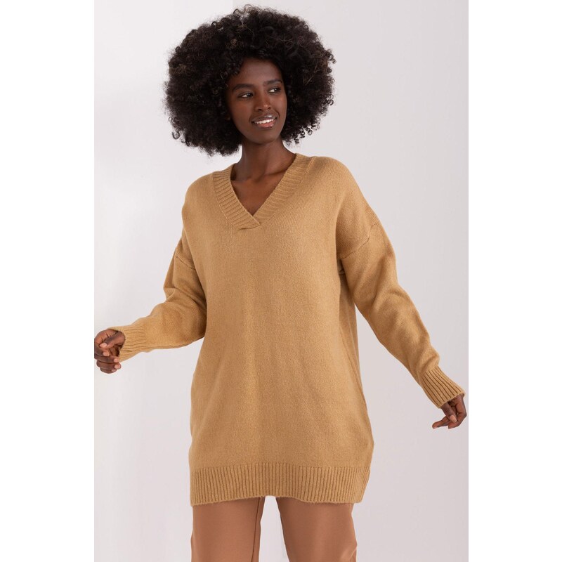 MladaModa Klasický sveter s véčkovým výstrihom model 57702 farba camel 65463151