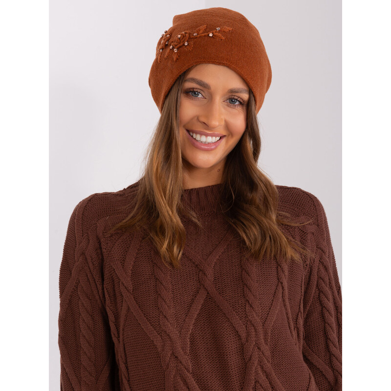 ITALY MODA Hnedá čiapka s aplikáciou AT-CZ-2329.76-brown 57953532