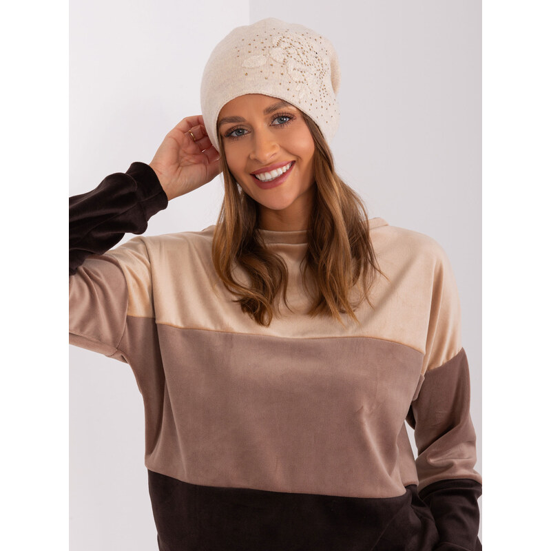 ITALY MODA Svetlobéžová čiapka s aplikáciou AT-CZ-23250.01P-light 57953533