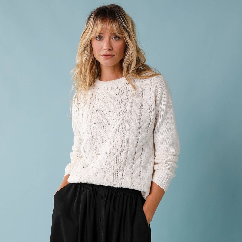 Pulóver s vrkočovým vzorom a štrasom pre nižšiu postavu ražná 048 65543281