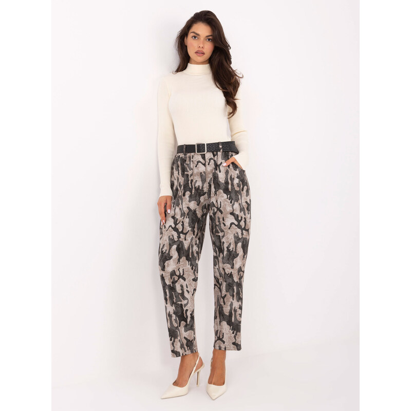 BASIC Béžové dámske viskózové nohavice s maskáčovým vzorom a opaskom 65574727
