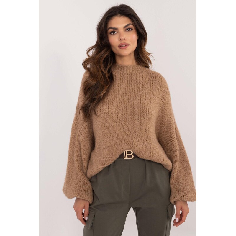 MladaModa Oversize sveter so stojačikom model 56569 farba camel 65626327