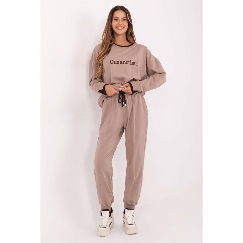 MladaModa Tepláková súprava s nápisom One another béžová 65780815