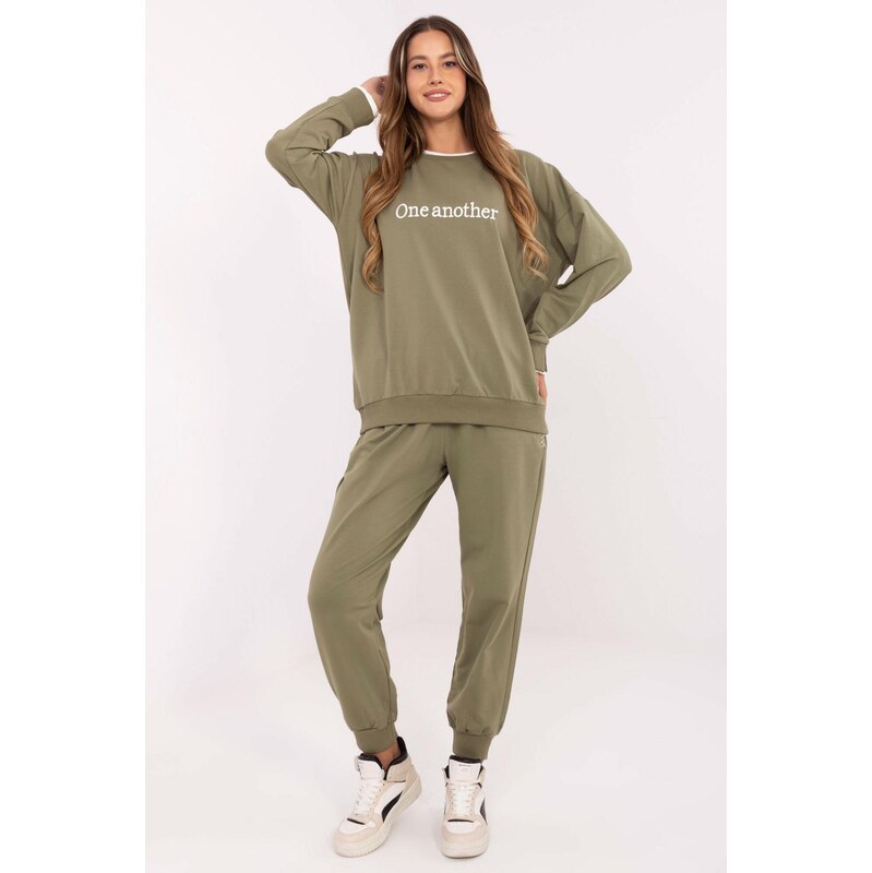 MladaModa Tepláková súprava s nápisom One another farba khaki 65780816