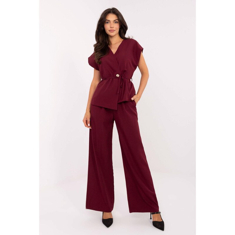 MladaModa Elegantný komplet nohavíc a vesty s viazaním v páse model 65780868