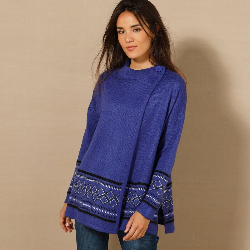 Rozšírený sveter s etno vzorom a stojačikom na gombík svetlomodrá 050 59055175