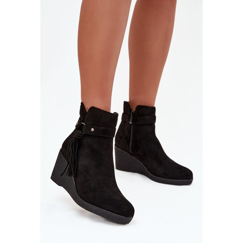 Boto Zateplené dámske čižmy na platforme s třásňami Čierne Olivarae 65927757