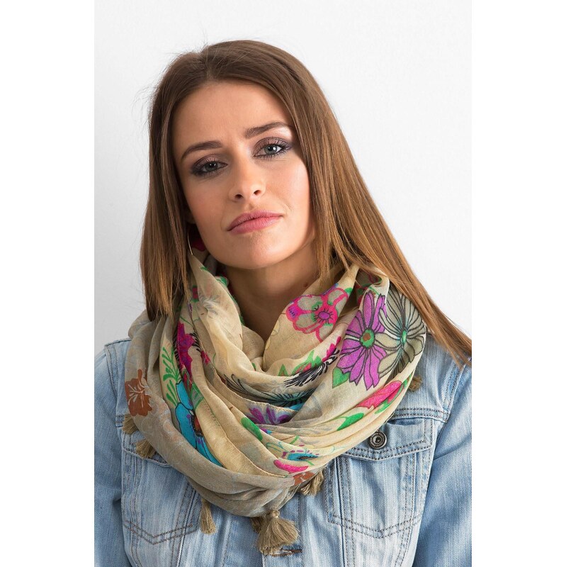 MladaModa Viskózová šatka s kvetinovým vzorom model 19730 béžová 65842827