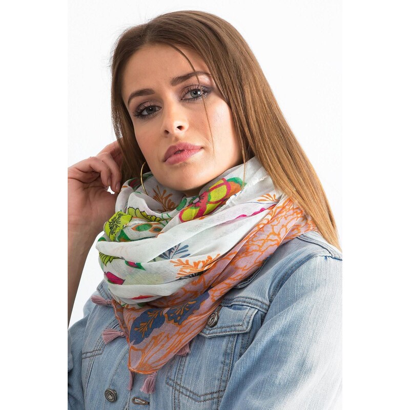 MladaModa Viskózová šatka s kvetinovým vzorom model 19730 biela 65842830