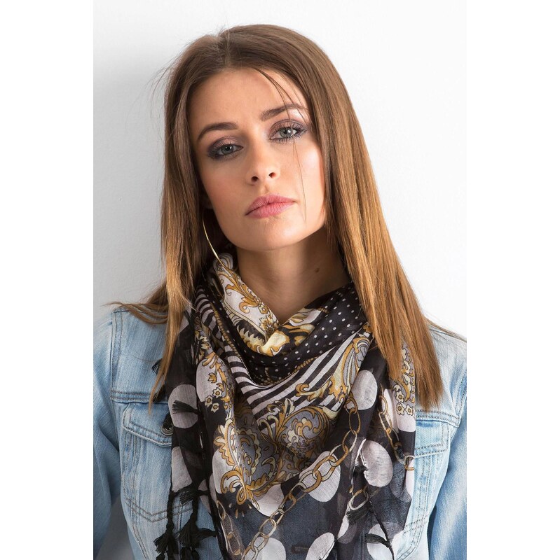 MladaModa Viskózová šatka so strapcami model CH7329 čierna 65842885