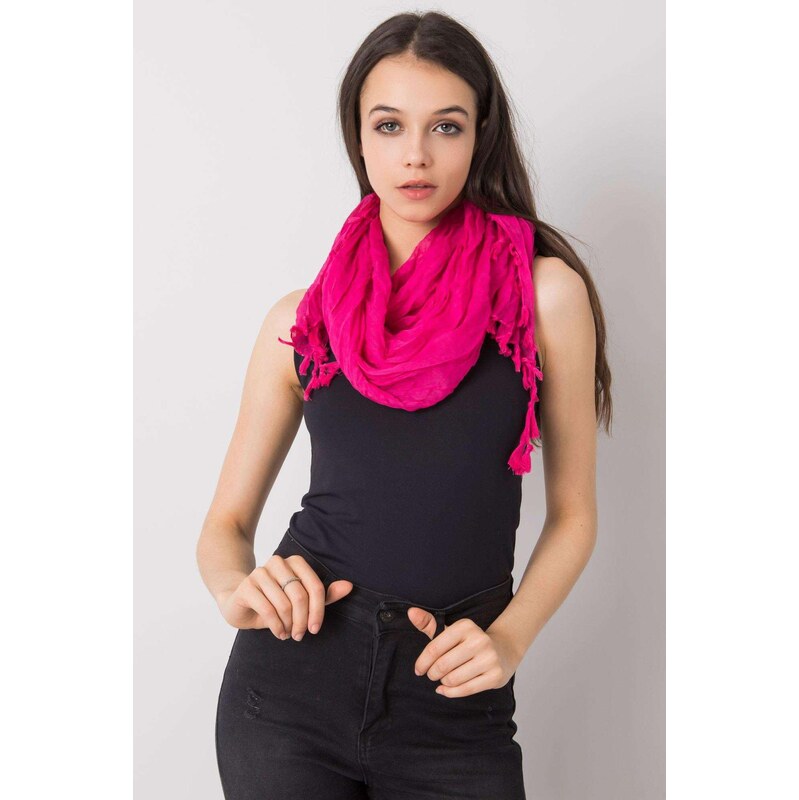 MladaModa Nariasená šatka so strapcami model 48172 fuksiová 65842943