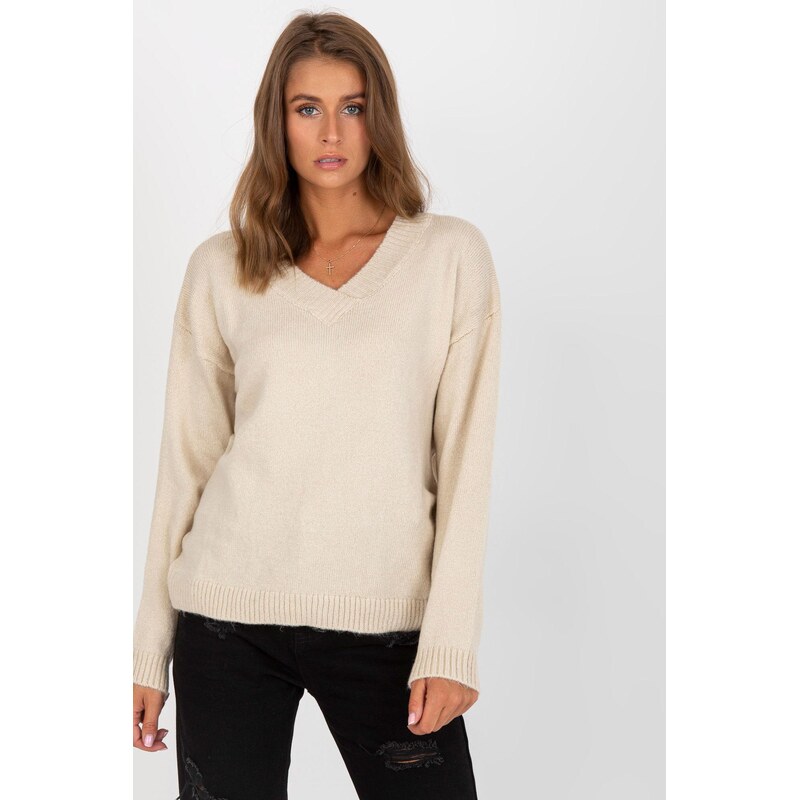 MladaModa Klasický sveter s véčkovým výstrihom model 33217 béžový 65849637
