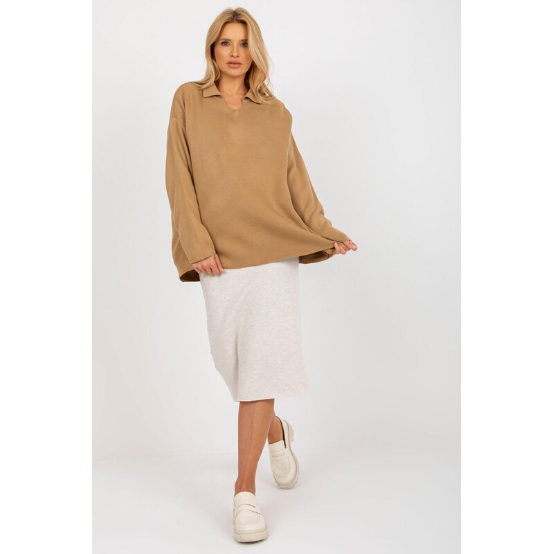 MladaModa Dlhý oversize sveter s golierom model 26100 farba camel 65849878