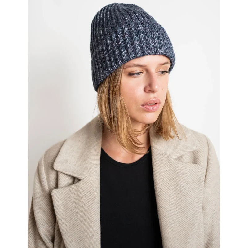 Dámska čiapka Art Of Polo 24817 Diablak 65897544