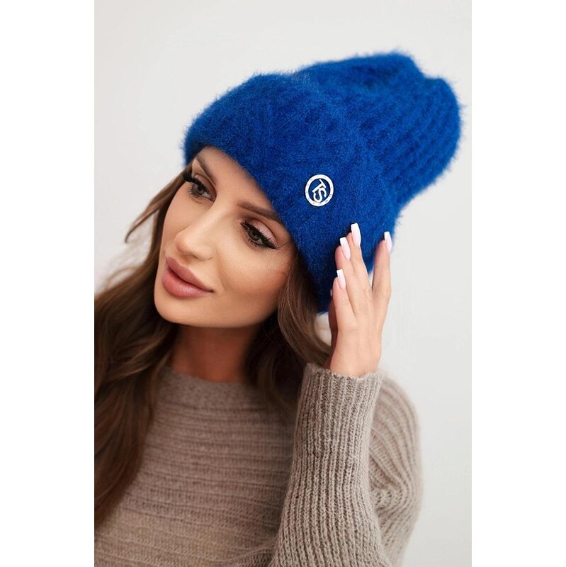 MladaModa Vrúbkovaná čiapka z nadýchaného úpletu s ozdobnou aplikáciou 66000773