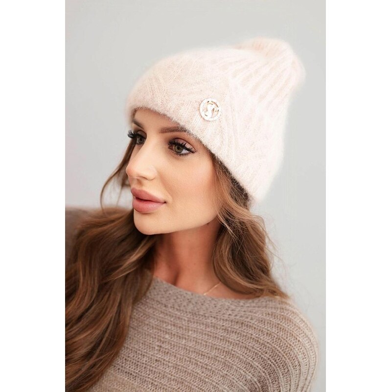MladaModa Vrúbkovaná čiapka z nadýchaného úpletu s ozdobnou aplikáciou 66000775