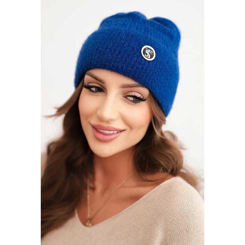 MladaModa Vrúbkovaná čiapka z nadýchaného úpletu s ozdobnou aplikáciou 66000786