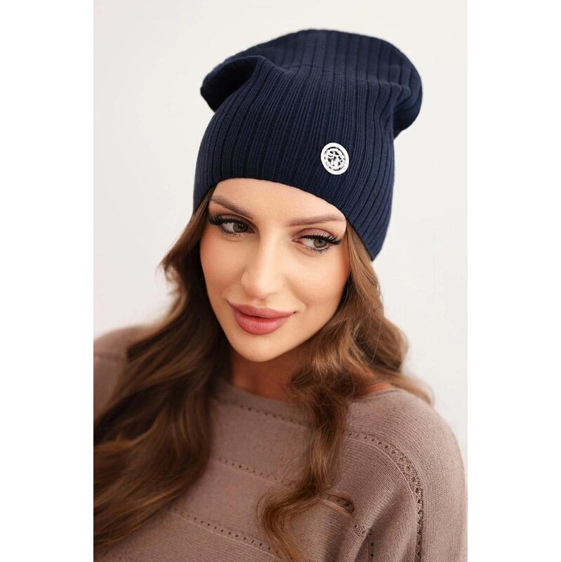 MladaModa Vrúbkovaná čiapka s ozdobnou aplikáciou vpredu model CZ01 66000801