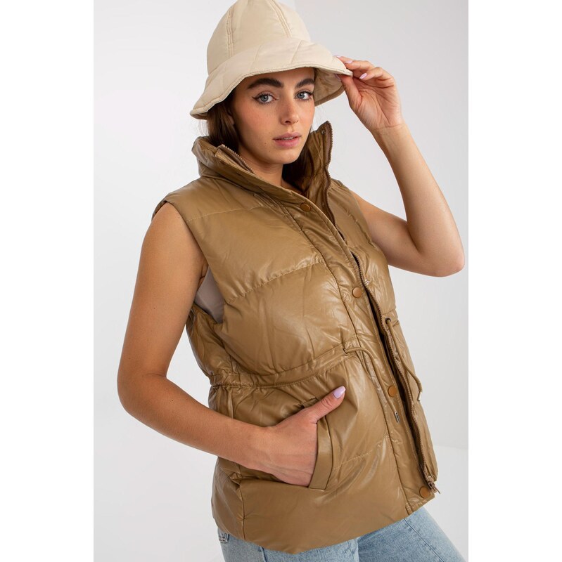 MladaModa Prešívaná koženková páperová vesta model 64114 farba camel 66012555