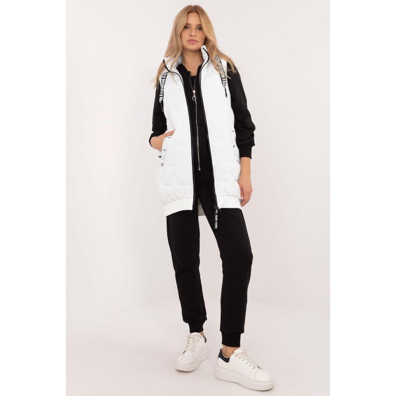 MladaModa Dlhá prešívaná páperová vesta s kapucňou model 07909 biela 66023899