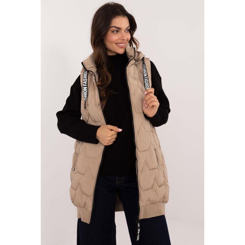 MladaModa Dlhá prešívaná páperová vesta s kapucňou model 07909 béžová 66023902