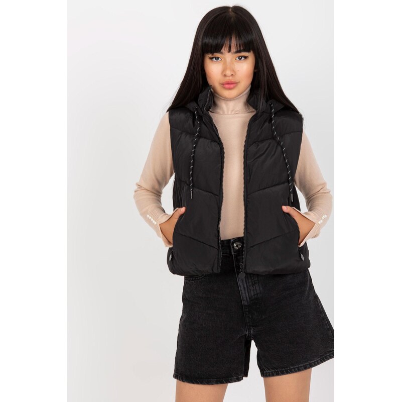 MladaModa Prešívaná páperová vesta s kapucňou model 70184 čierna 66023910