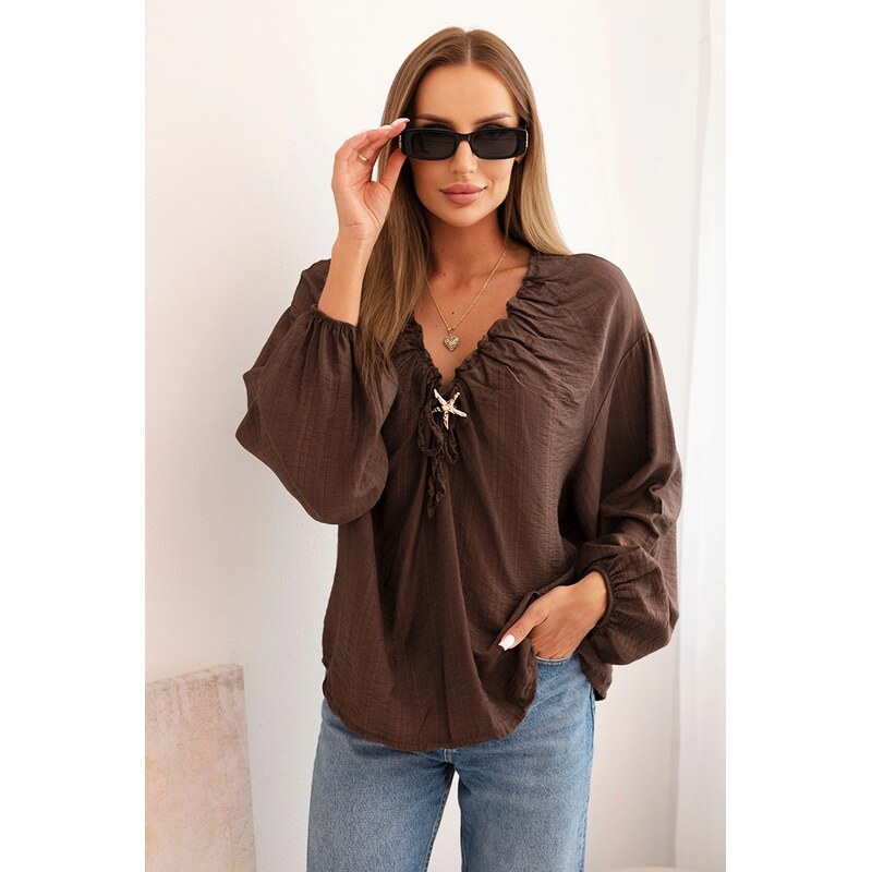 Kesi Dámska blúzka ART92320 s nariaseným výstrihom a ozdobou 66964614