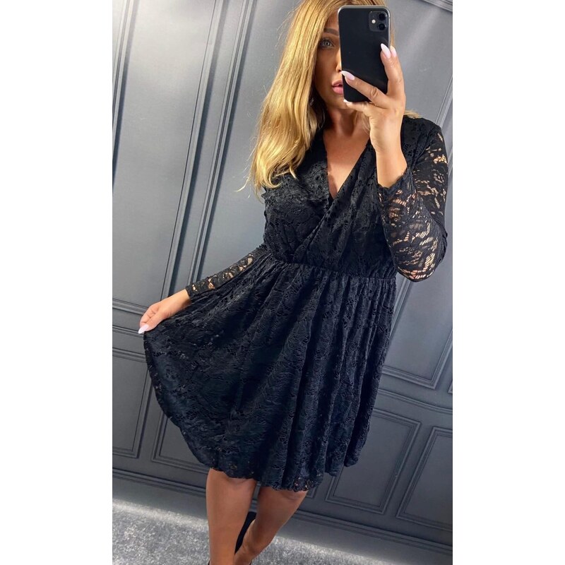 Čipkované šaty s prekladaným výstrihom čierne 66177979