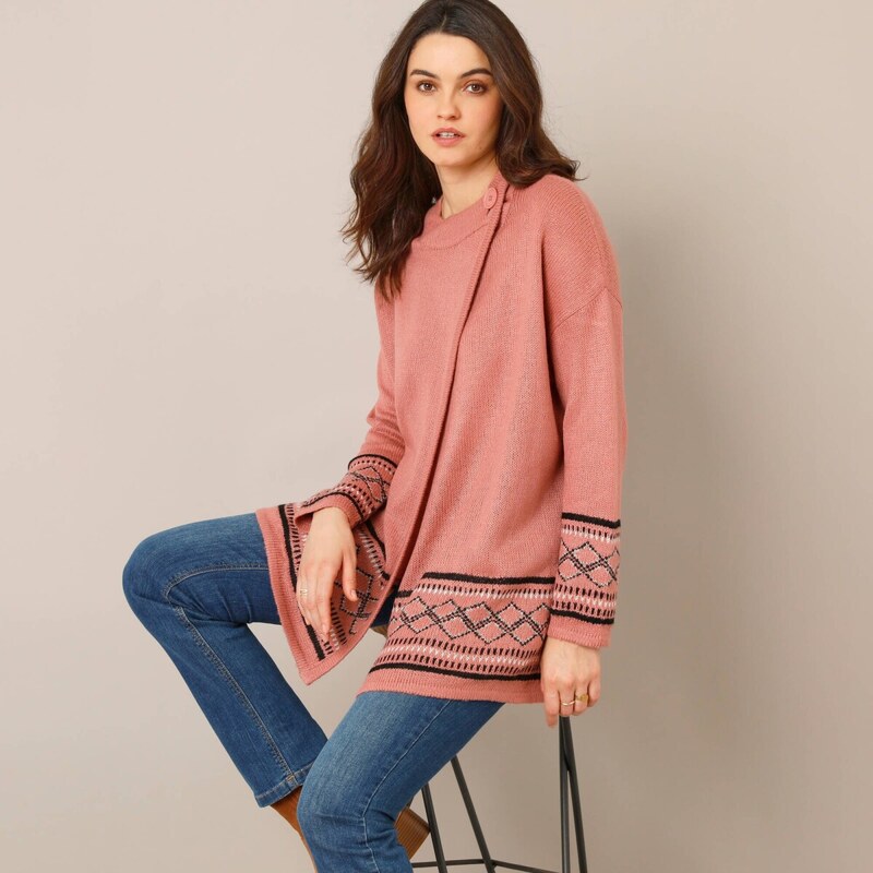 Rozšírený sveter s etno vzorom a stojačikom na gombík sivoružová 058 66188751
