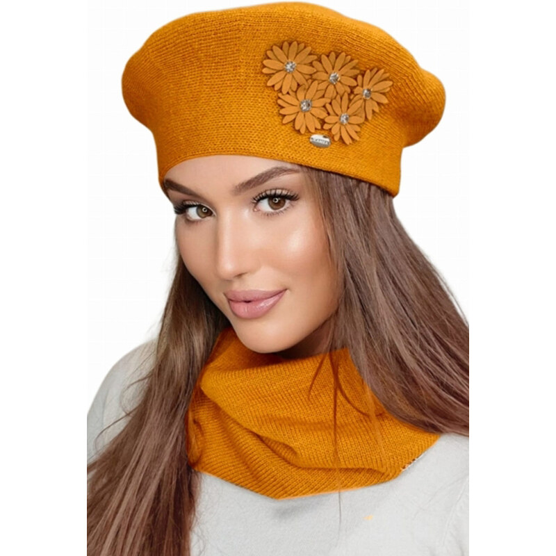 Kamea Medová luxusná elegantná dámska zimná baretka s kvietkami Tala, 66381188