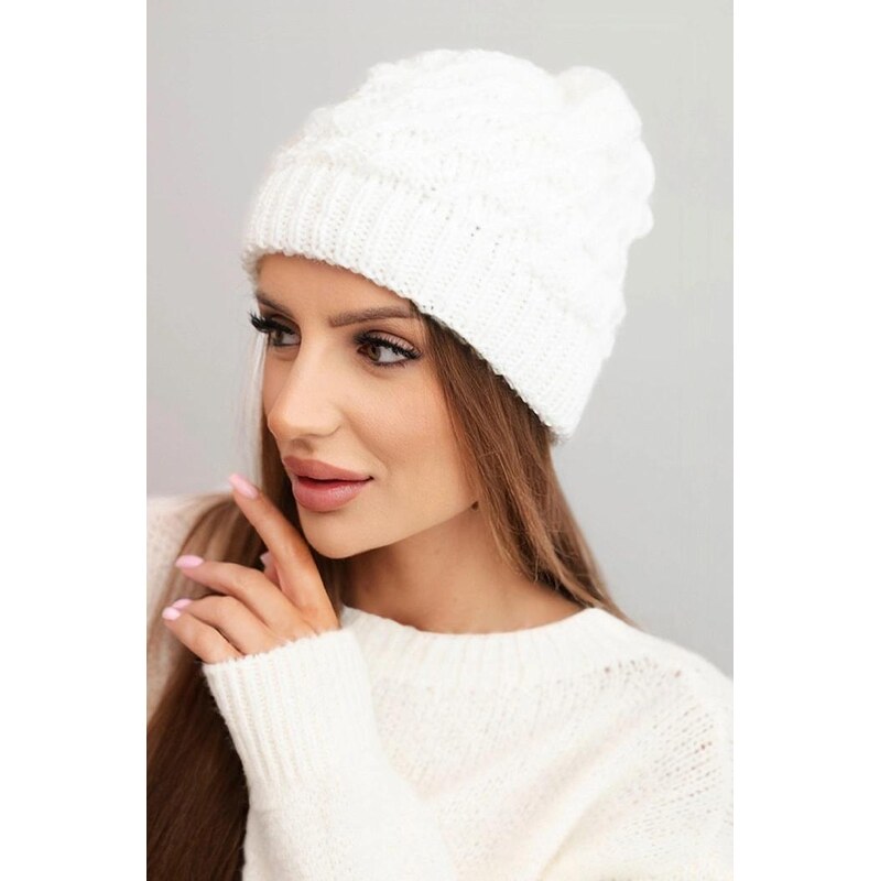 MladaModa Dámska čiapka s ozdobným vzorom K430 biela 66389690