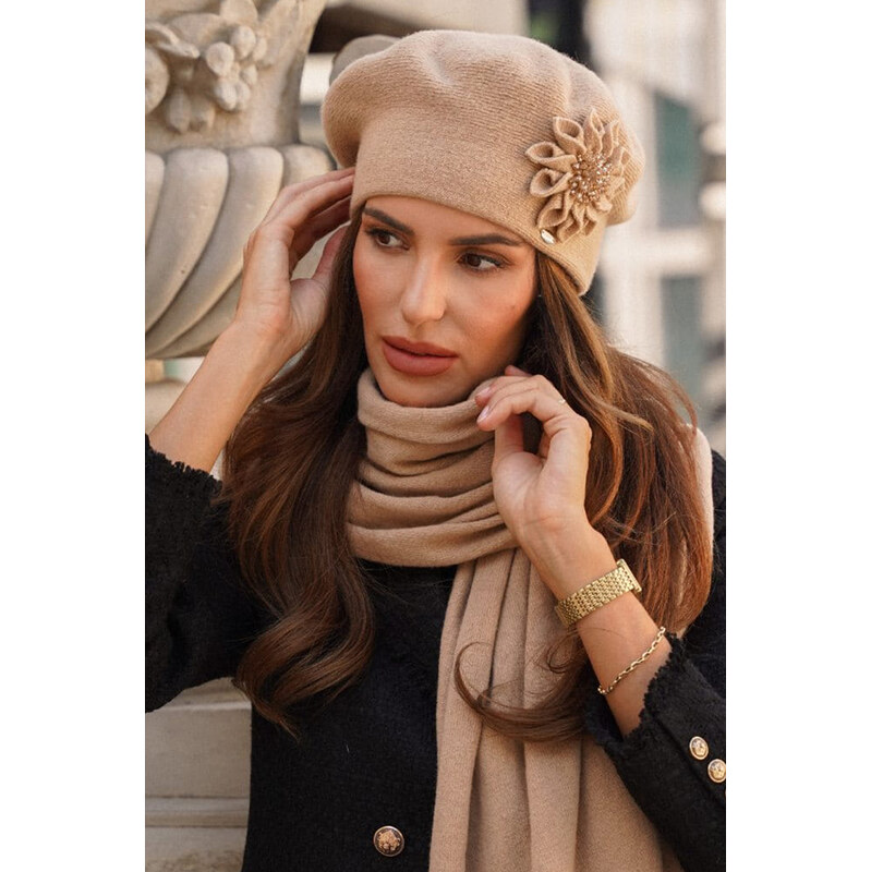 Kamea Camel dámska elegantná baretka s kvetom Peonia, Farba camel 66390439