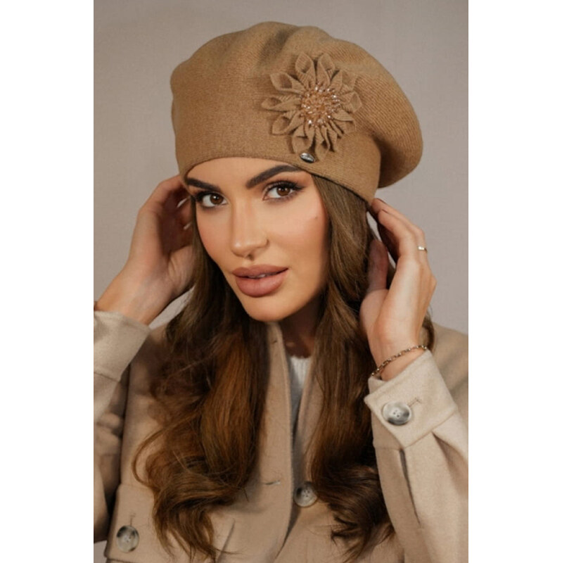 Kamea Béžová piesková dámska elegantná baretka s kvetom Peonia, Farba 66532389