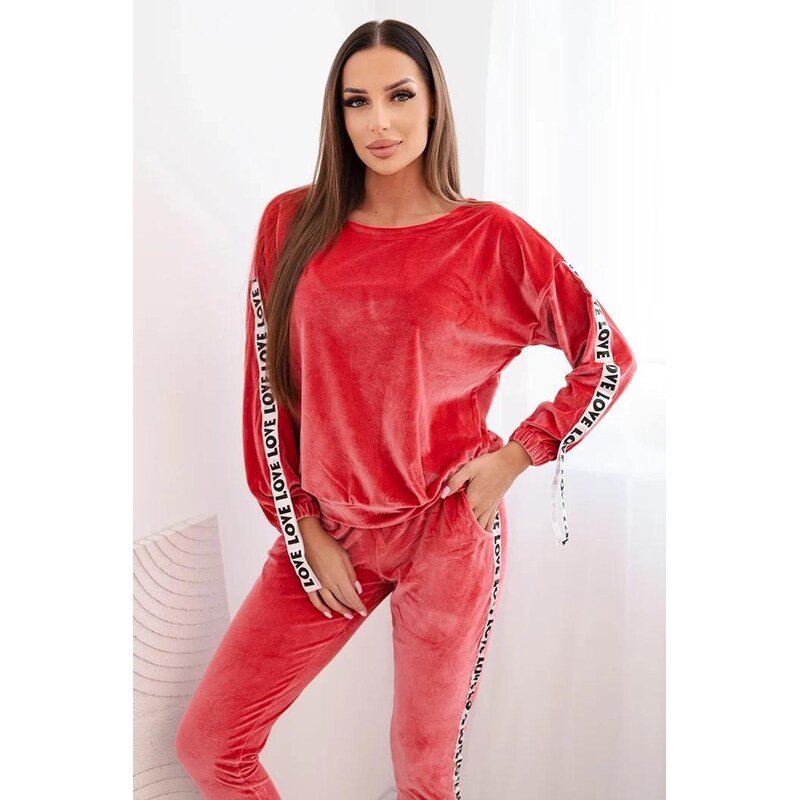 MladaModa Velúrová tepláková súprava s pruhmi s nápismi Love model 67908214