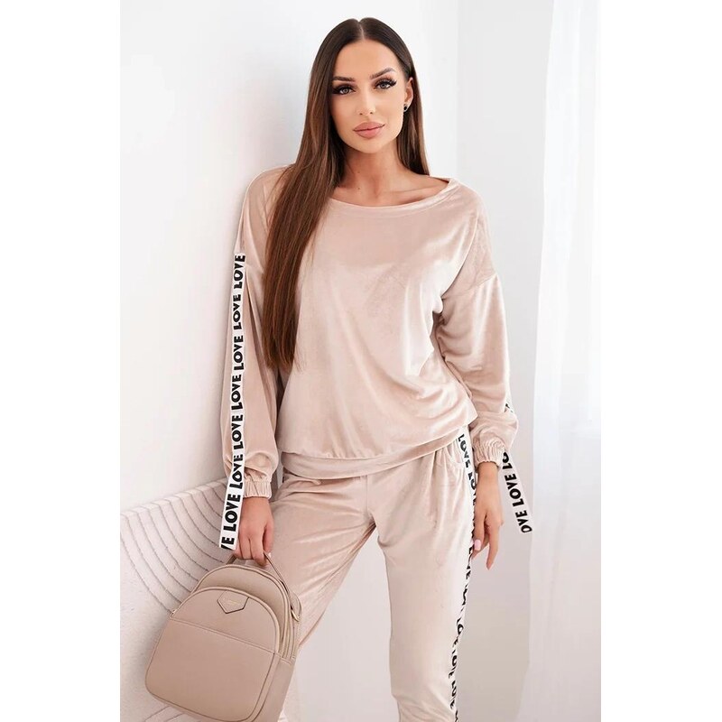 MladaModa Velúrová tepláková súprava s pruhmi s nápismi Love model 67908210