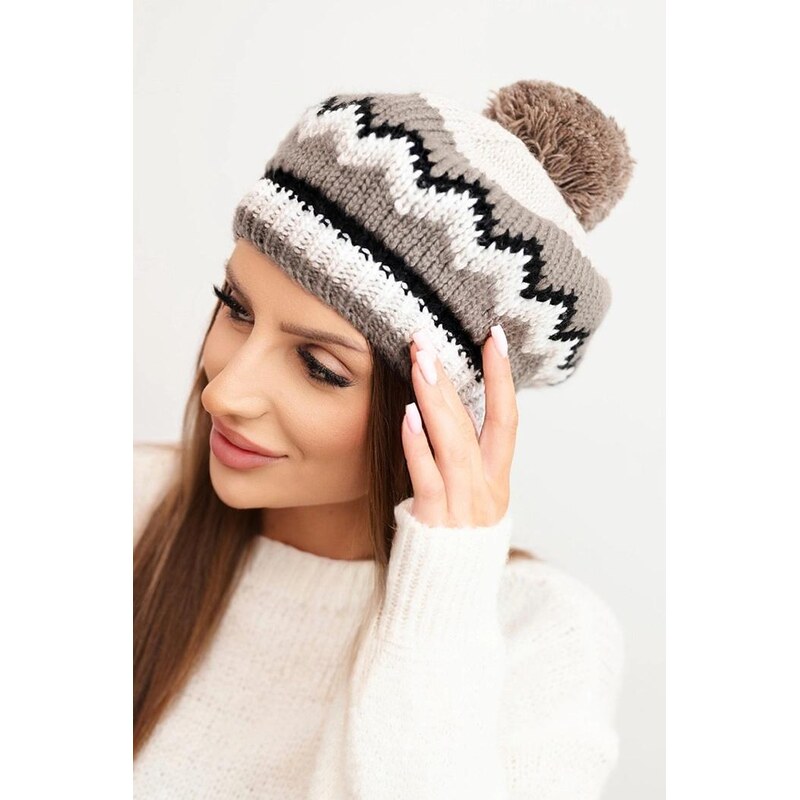 MladaModa Dámska čiapka s brmbolcom a farebným vzorom K435 béžová 66389669