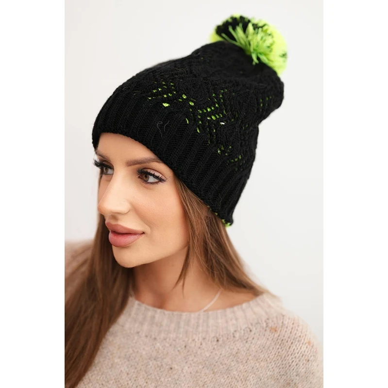 Kesi Dámska zimná čiapka s ozdobným vzorom a brmbolcom 66789616