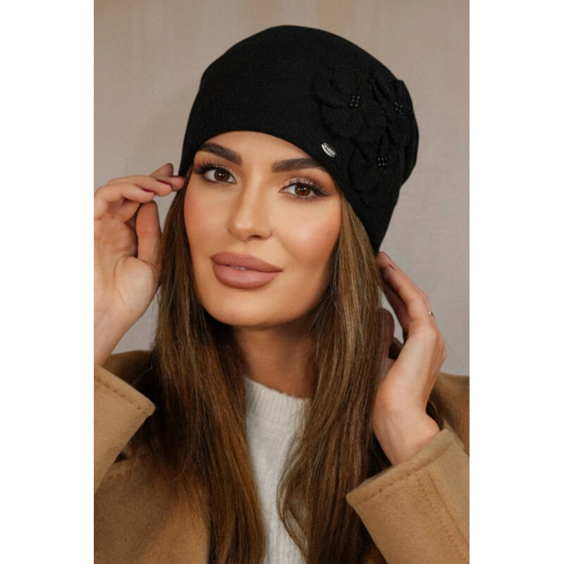 Kamea Čierna luxusná elegantná dámska čiapka na zimu s kvietkami 66799051