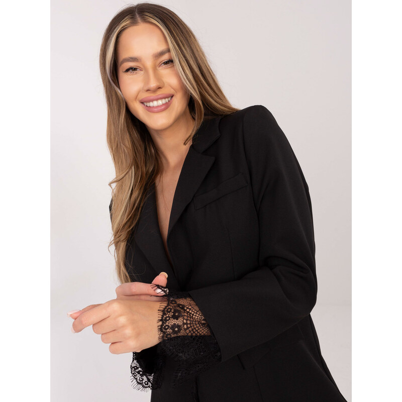 Italy Moda Čierne sako s čipkovanými detailmi 66864625